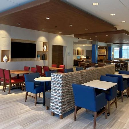 Holiday Inn Express & Suites - Aurora By Ihg Esterno foto