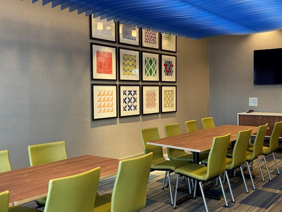 Holiday Inn Express & Suites - Aurora By Ihg Esterno foto