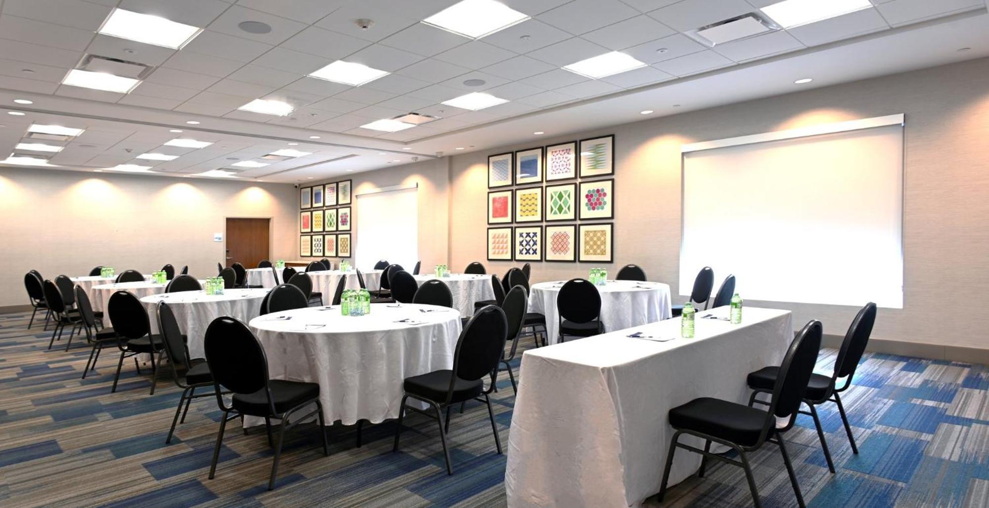 Holiday Inn Express & Suites - Aurora By Ihg Esterno foto