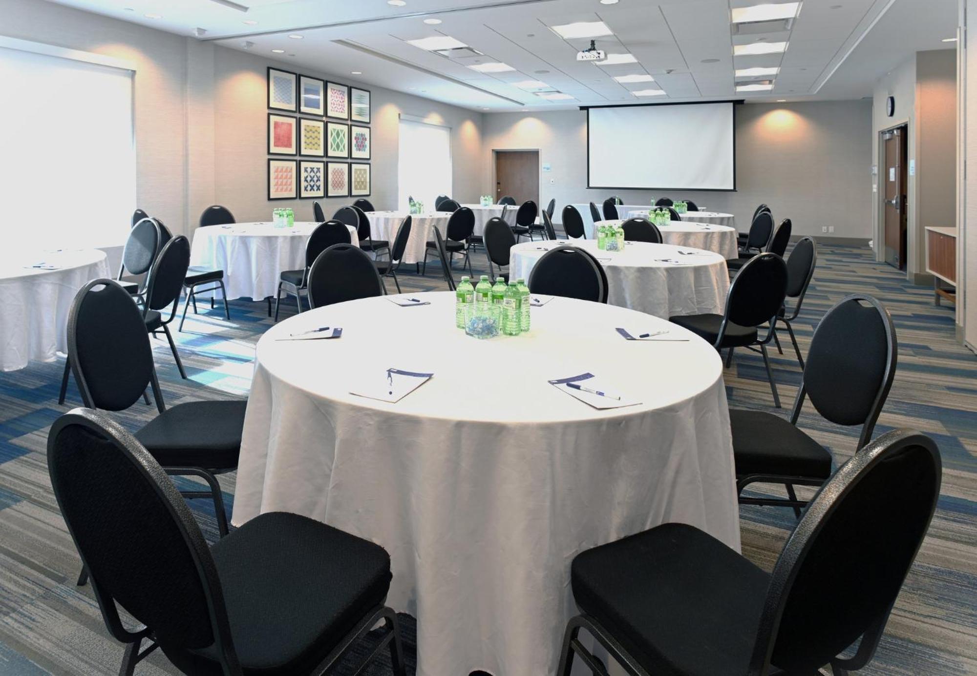 Holiday Inn Express & Suites - Aurora By Ihg Esterno foto