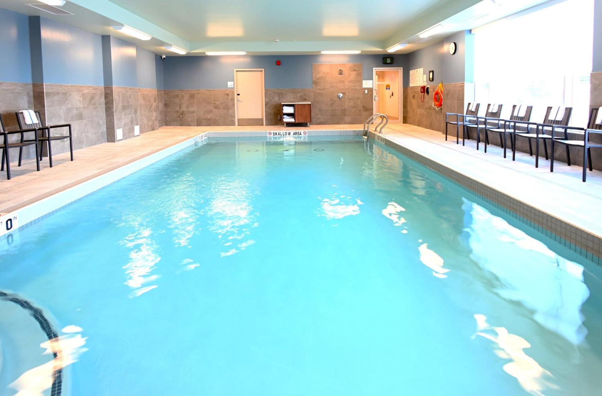 Holiday Inn Express & Suites - Aurora By Ihg Esterno foto