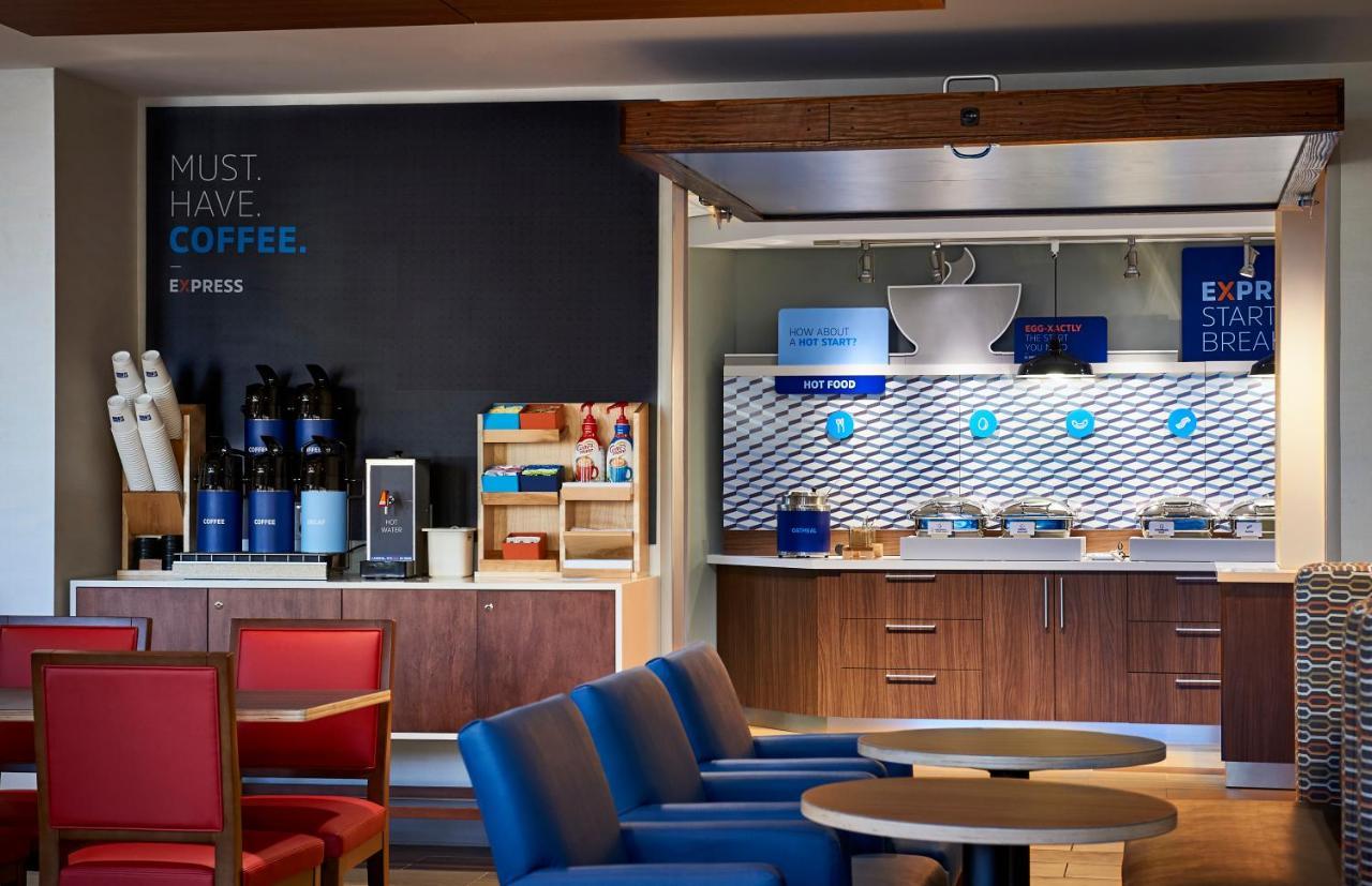 Holiday Inn Express & Suites - Aurora By Ihg Esterno foto